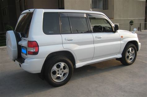 Mitsubishi Pajero iO (Мицубиси Паджеро ИО)