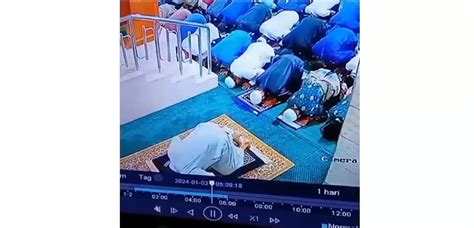 Viral Video CCTV Detik Detik Imam Masjid Al Ula Di Kampung Baru