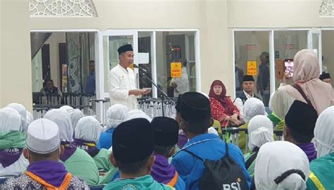 Pj Gubernur Jabar Bey Machmudin Lepas Keberangkatan Jemaah Haji Kloter