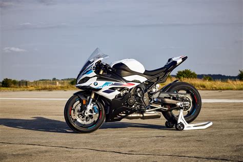 BMW presenta la nueva S 1000 RR y su evolución de circuito