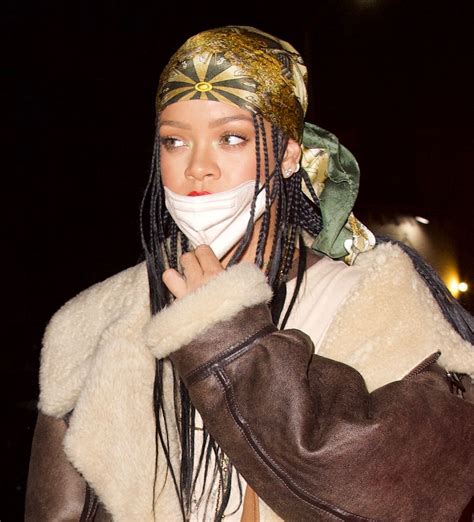 Rihanna Sexy Legs Hot Celebs Home