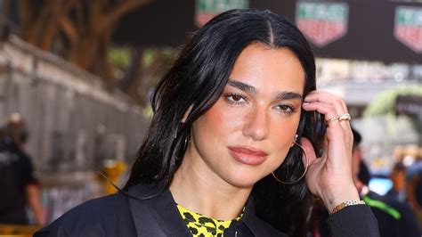 Dua Lipas Engagement Ring Has a Unique Feature, According to Experts