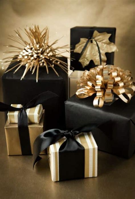 34 Black & Gold Christmas Decor Ideas -DesignBump