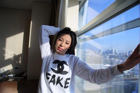 Hit x Hot 国模小言人体私拍套图 Page 10 27