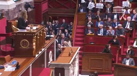 La oposición francesa presenta una moción de censura contra Macron por