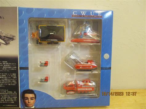 Charawheels CWUE Classic Thunderbirds 1 POST 101423 Carded Inside Right Inside Hot Wheels