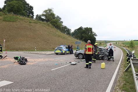 Burtenbach Bikerin wird übersehen und kollidiert mit Pkw