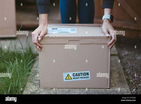 Caution Heavy Parcel Label Hi Res Stock Photography And Images Alamy