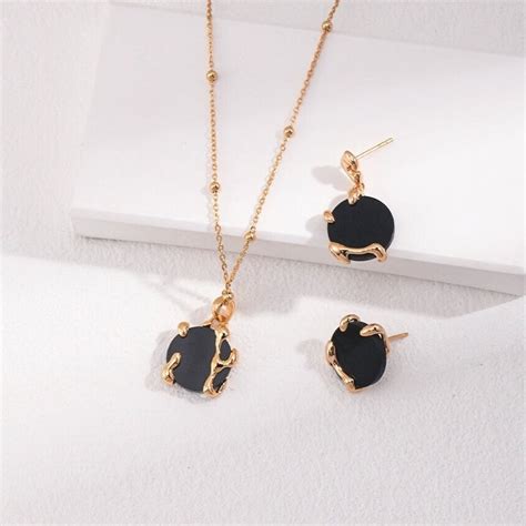 Dainty Pendant Necklace Black Onyx Minimalist Chic Jewelry Vintage