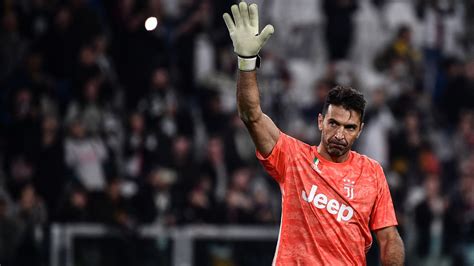 El Adi S De Una Leyenda Buffon Se Retira A Los A Os