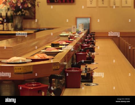 Conveyor belt sushi Stock Photo - Alamy