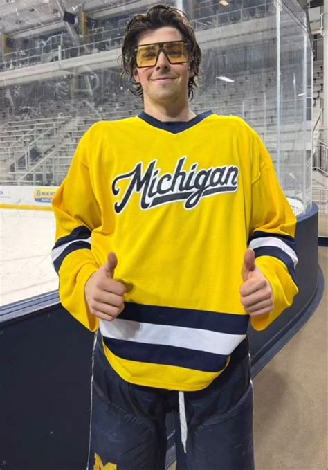 Pin By MNWildGirl On Ice Hockey Babes 2 Michigan Hockey Hot Hockey Players Hockey Players