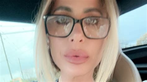 Kim Zolciak Shows Off Her Very Slender Frame In A Tiny Black Bikini Amid Marital Turmoil With