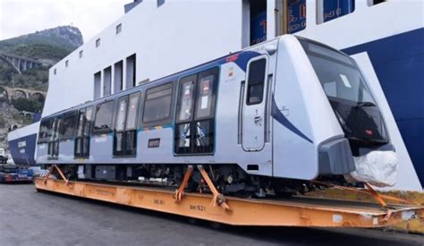 Los Nuevos Trenes De La L Nea De Metro En N Poles Fiables Y Con