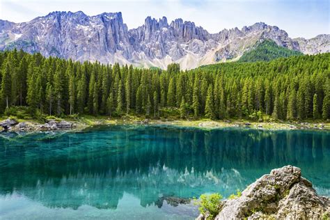 Lago Di Carezza Con Il Gruppo Del Latemar Thinkstock Il Lago Di