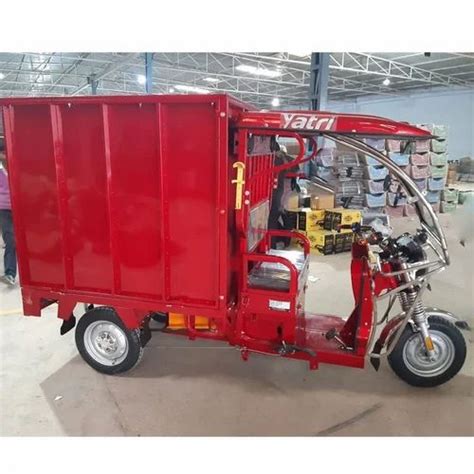 YC Yatri Close Body E Rickshaw Loader Loading Capacity 750 Kg