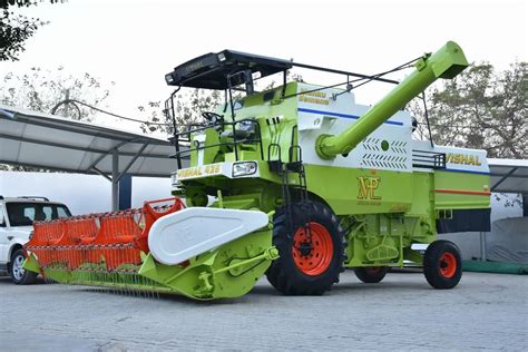 Mild Steel Vishal Combine Harvester Acres Hr At Rs