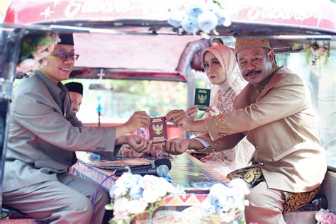 Usung Konsep Unik Nikah Bareng Sewu Wulan Digelar Di Mobil