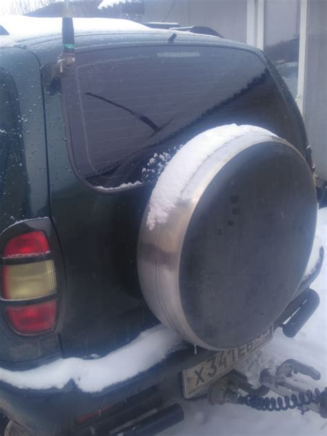 Колпак запаски от спортейж — Chevrolet Niva (1G), 1,8 л, 2003 года ...