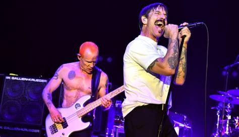 Guitarras Do Red Hot Chili Peppers Goo Goo Dolls E Objetos De Outras Atra Es Do Rock In Rio