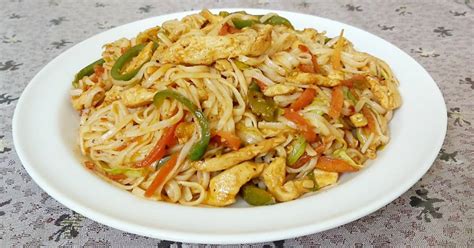 Chinese chicken noodles Recipe by Sobia Noreen - Cookpad