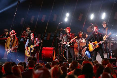 Brothers Osborne Join Brooks & Dunn for 2019 CMAs Performance