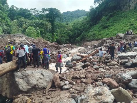 Derrumbes y huaicos por intensas lluvias aíslan a comunidades en