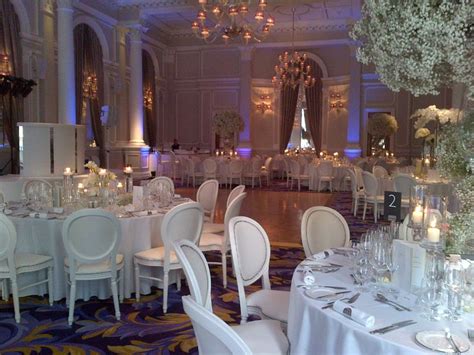 #White #Wedding | Table settings, Corinthia, London hotels