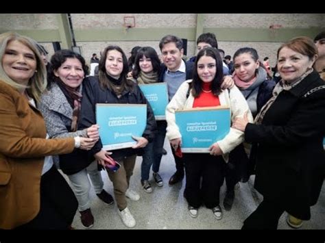 Kicillof Entreg Computadoras A Estudiantes Secundarios De