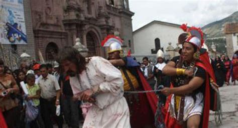 Escenificación de muerte de Jesús sorprende Ayacucho PERU CORREO