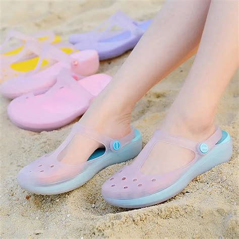 Venta Nuevo Estilo De Crocs En Stock