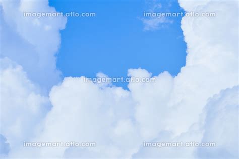 青空と夏の入道雲（積乱雲）の写真素材 143586241 イメージマート