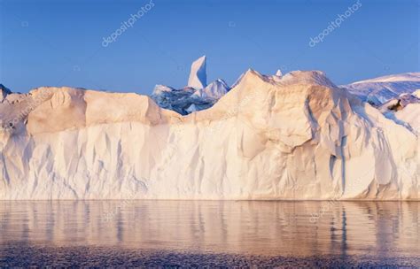 Glaciers and icebergs of Greenland — Stock Photo © Denis Burdin #31053969