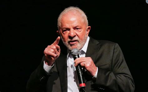 Lula enfrenta dificuldades para dialogar militares na transição