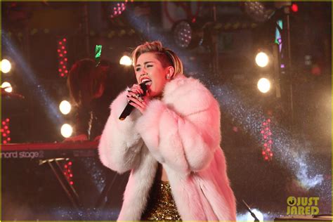 Miley Cyrus: New Year's Eve 2014 Performance - WATCH NOW!: Photo 3020764 | Miley Cyrus Photos ...