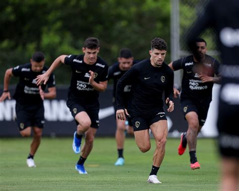 Escala O Do Corinthians Moscardo Treina Em Campo E Pode Ser Op O