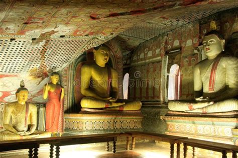 Interior Del Templo De Oro De Dambulla En Sri Lanka Foto De Archivo