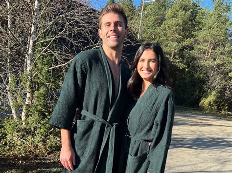 The Bachelors Ariel Shares Her Dads Hilarious Reaction To Her Nude Sauna Date With Zach