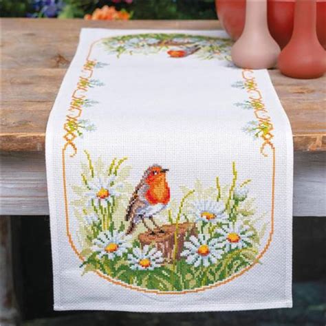 Marguerites Rouge Gorge Chemin De Table Broder Univers Broderie