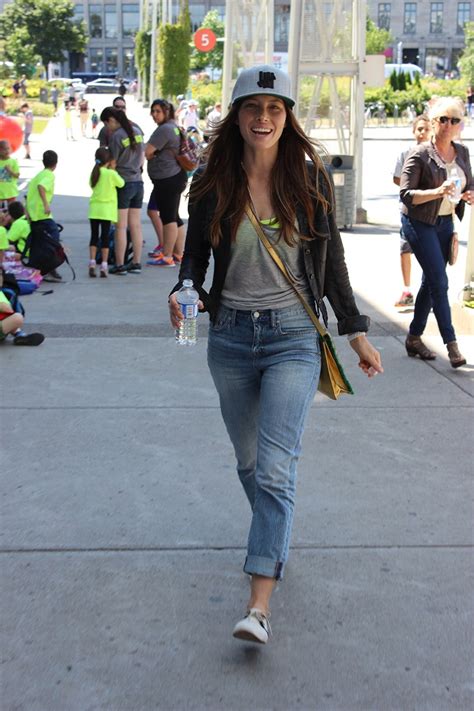 Jessica Biel's Tomboy Outfit — Vogue | Vogue