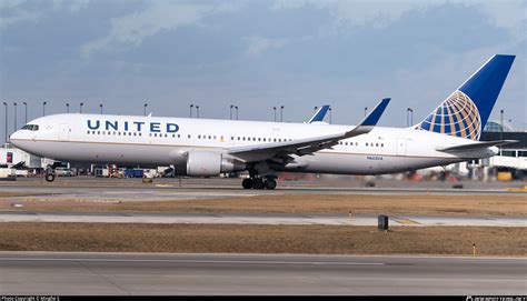 N Ua United Airlines Boeing Er Wl Photo By Mingfei S Id