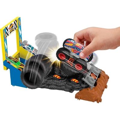 Monster Trucks Hot Wheels Arena Crash Challenge