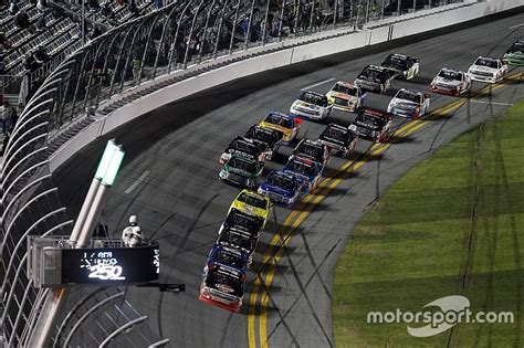 2016 Camping World Truck Series schedule revealed