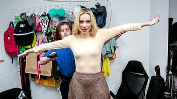 La Milf De Cuerpo Sexy Lindsey Lakes Fue Detenida Y Atrapada Robando En Un Centro Comercial