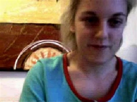 Sarah Se D Shabille Et Se Masturbe Devant La Cam Ra Xvideos