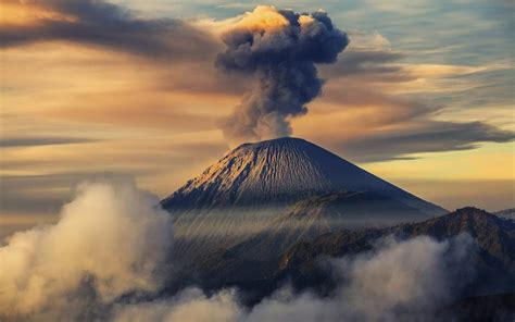 The Coltons Point Times: Deadliest Volcanoes in the World