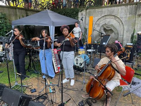 Formada por jovens de comunidades Orquestra de Rua faz intercâmbio