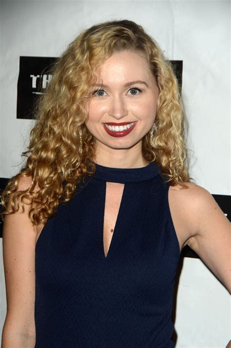Taylor Carr – HawtCelebs
