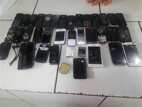 Agentes Encontram 34 Celulares Escondidos Dentro De Freezer Em Cadeia