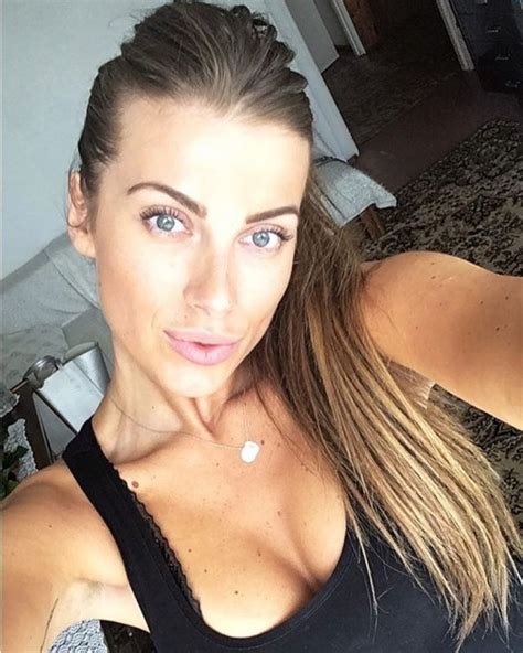 Wonderful Girl S Cleavage Porn Pic